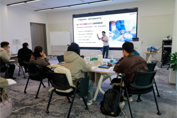 Как Yitailock подготвя екипа си за по-интелигентни продажби и по-силно пазарно присъствие?